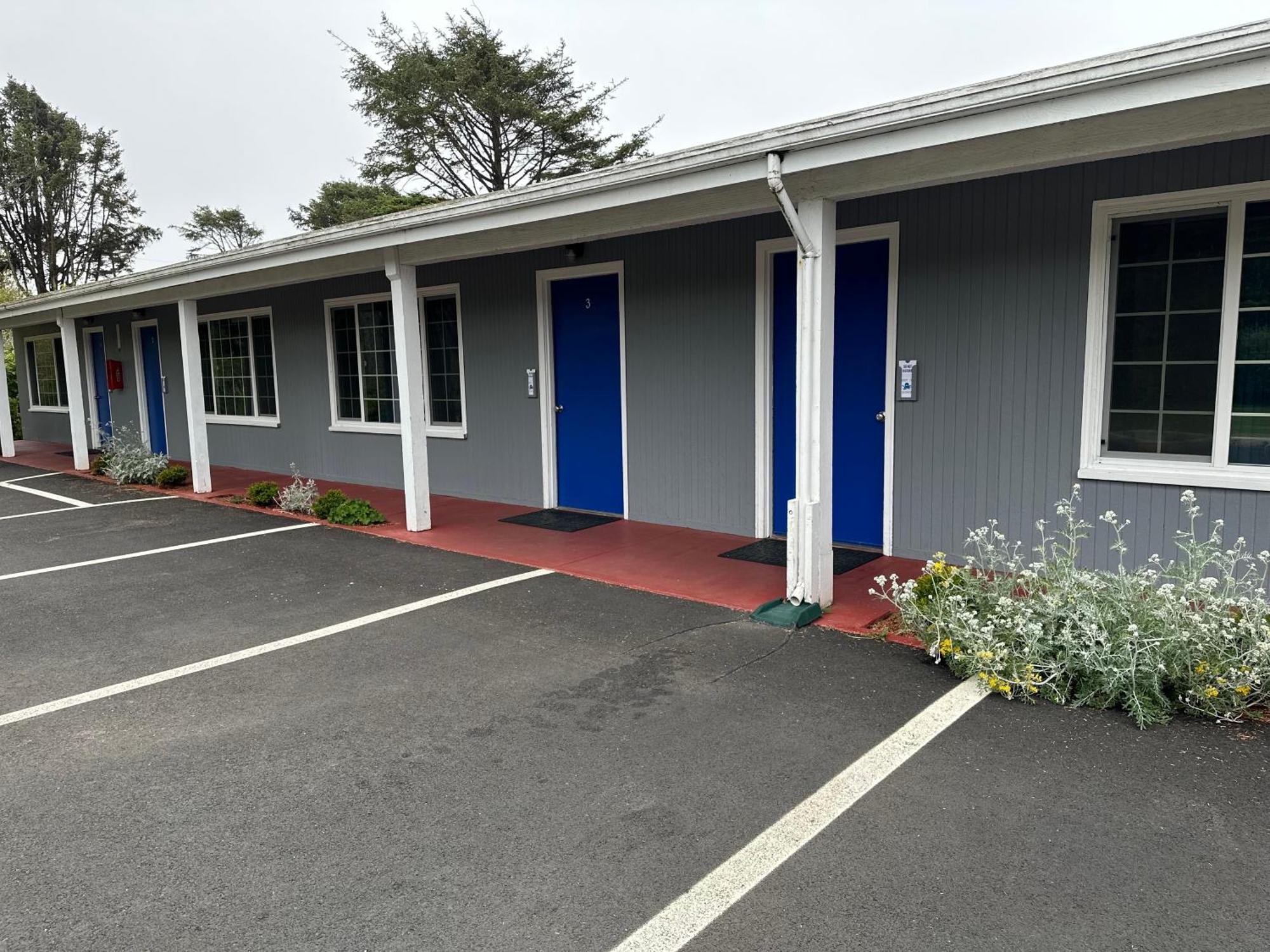 Tillicum Beach Motel - Formerly Deane'S Oceanfront Lodge Yachats Exterior photo