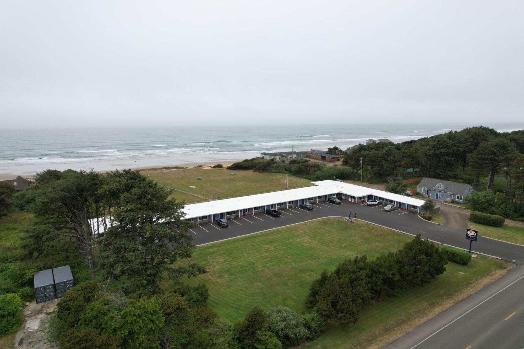 Tillicum Beach Motel - Formerly Deane'S Oceanfront Lodge Yachats Exterior photo