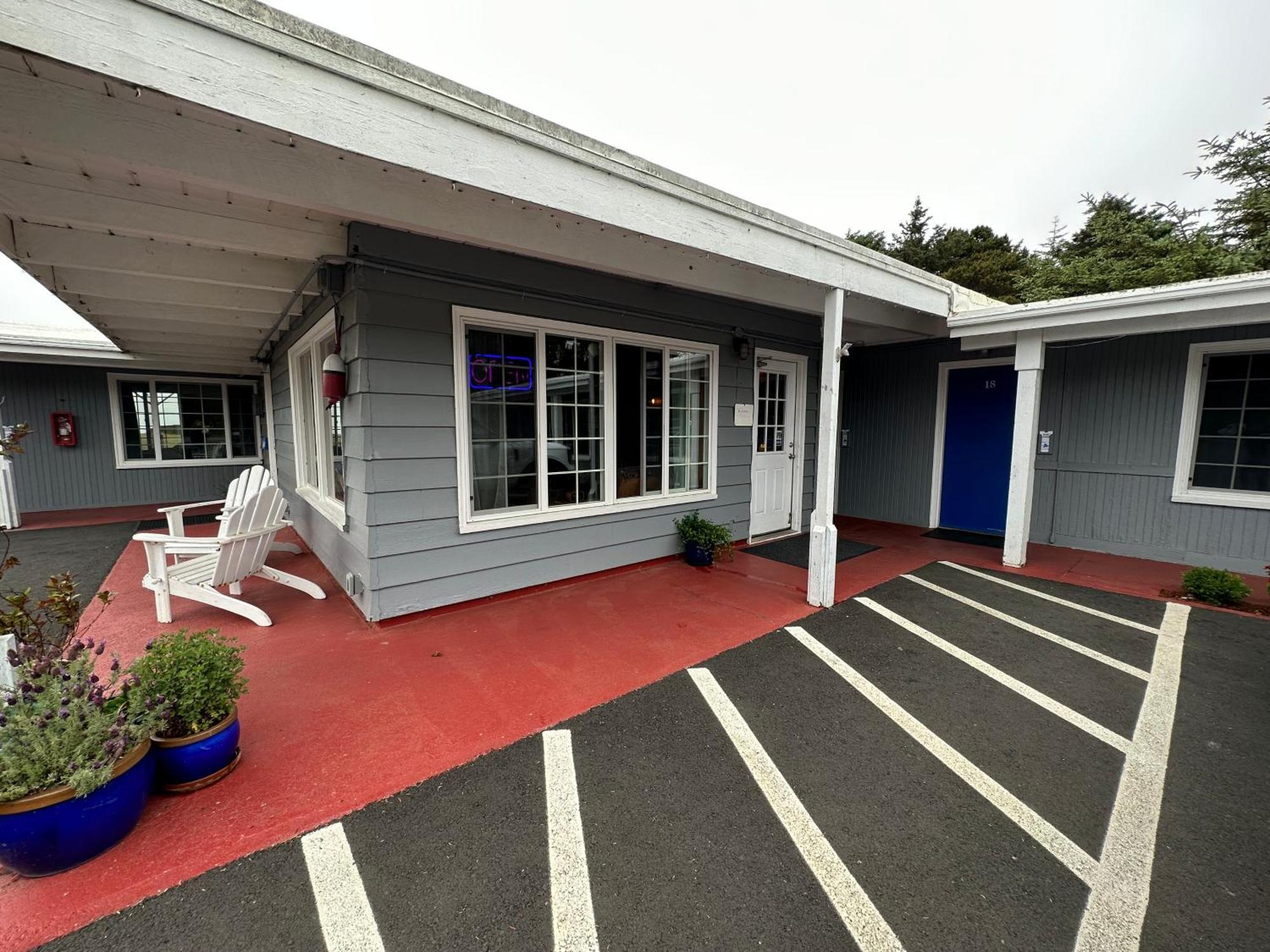 Tillicum Beach Motel - Formerly Deane'S Oceanfront Lodge Yachats Exterior photo